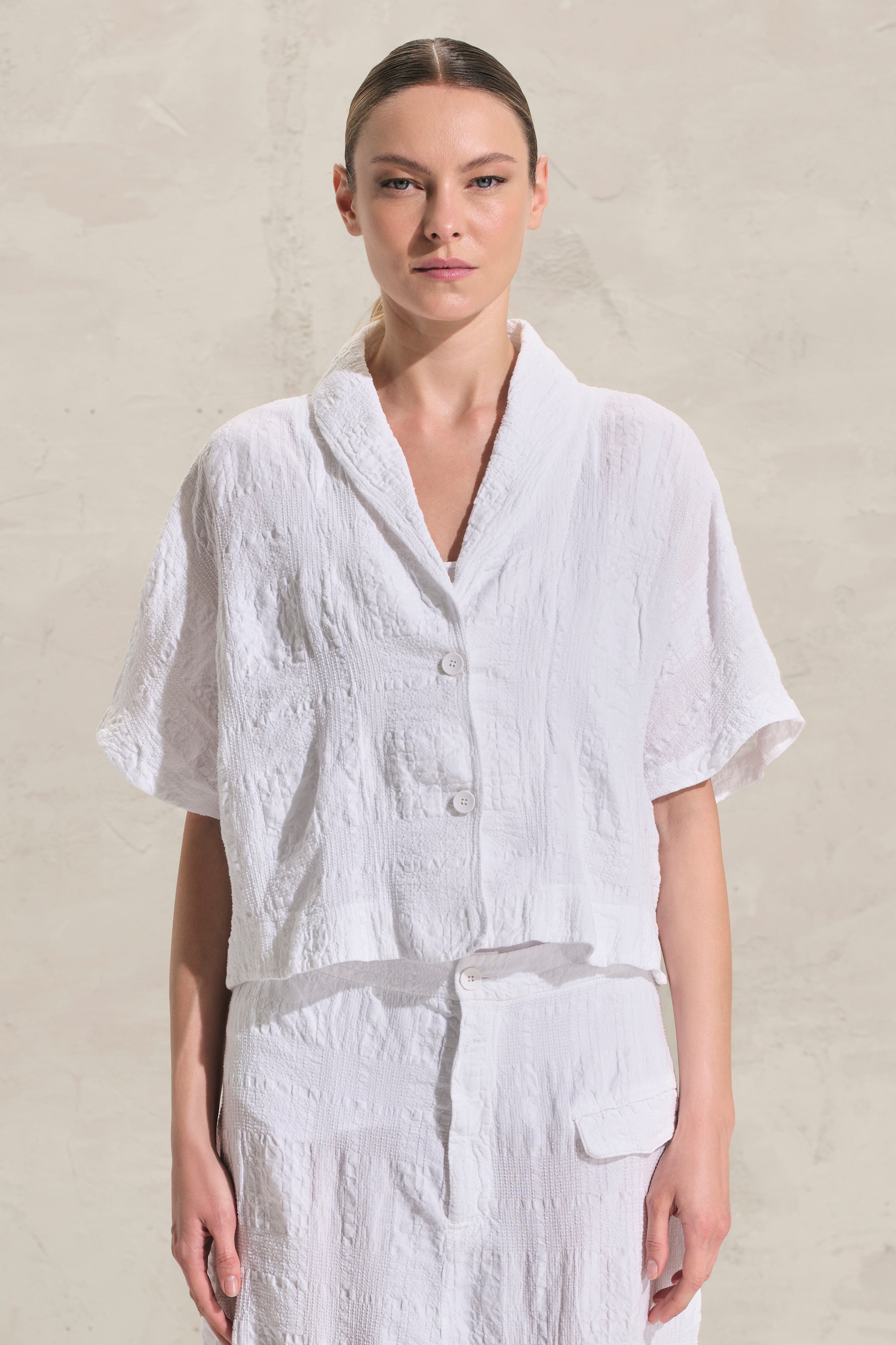 Kimono-style short-sleeved jacket in embossed cotton and linen