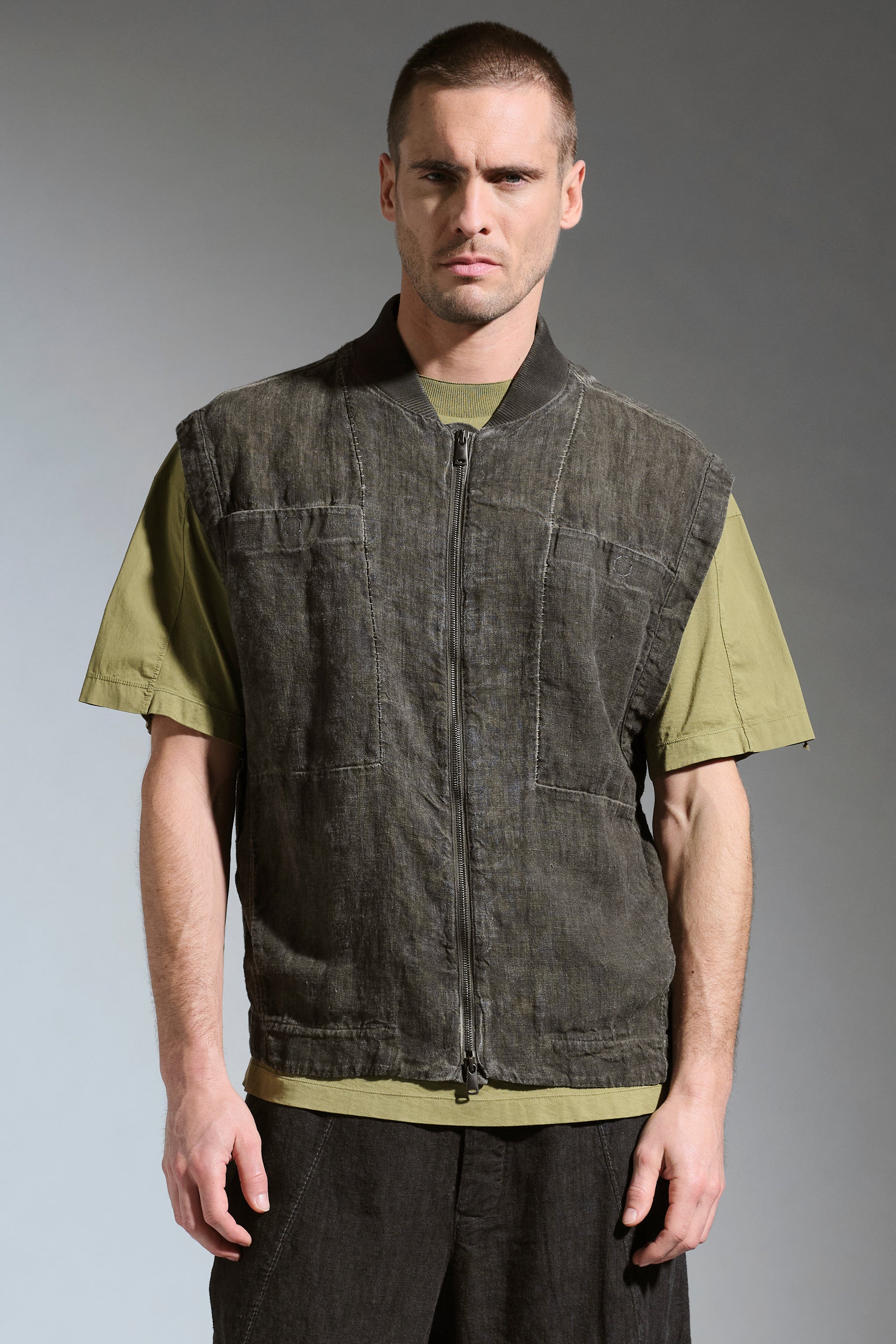 Oversized zipped vest in heavy linen canvas with cold dye and