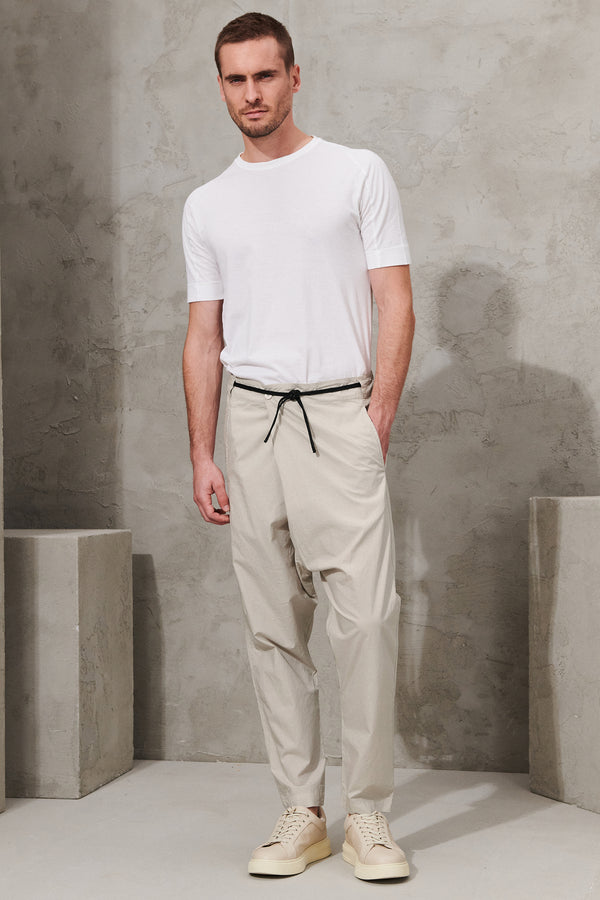 Loose-fit trousers in light cotton with criscross opening and double waxed rope elastic drawstring | 1011.CFUTRWB113.U02
