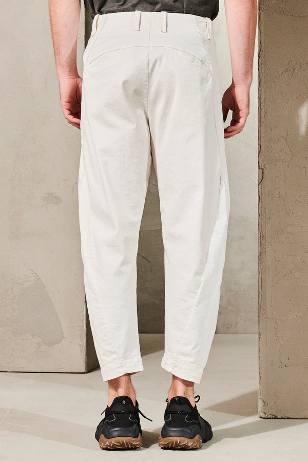 Pantalone cropped in drill di cotone stretch con taglio ergonomico | 1011.CFUTRWC121.U01
