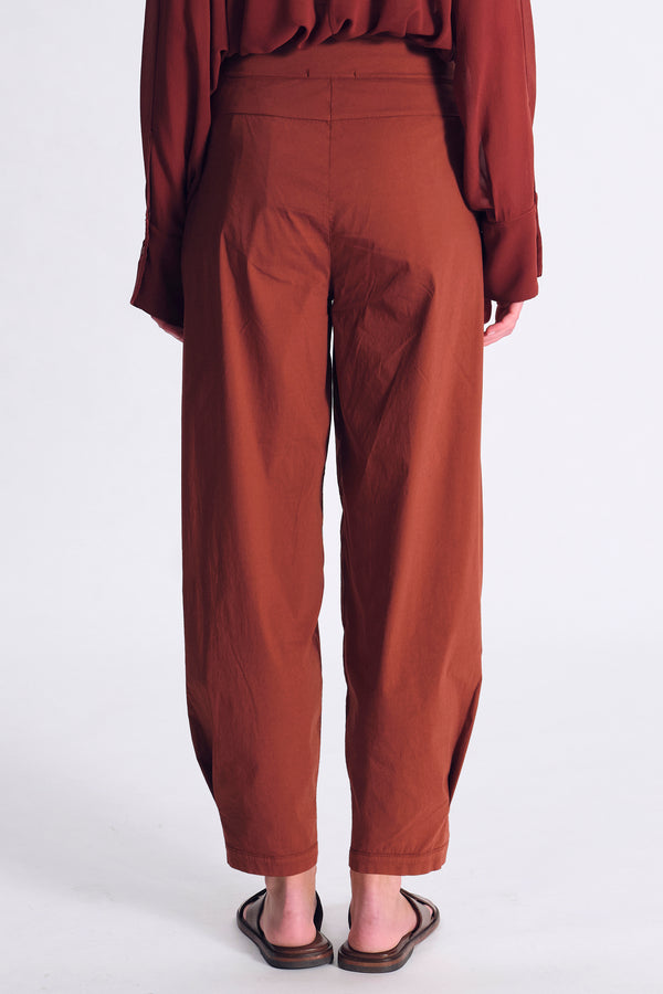 Comfort-fit stretch cotton poplin trousers with a slight balloon cut | 1017.CFDTDC-5006.650