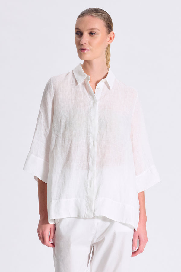 Camicia morbida realizzata in lino leggero, con maniche a tre quarti e spacchetti su fianchi | 1017.CFDTDC-5502.105