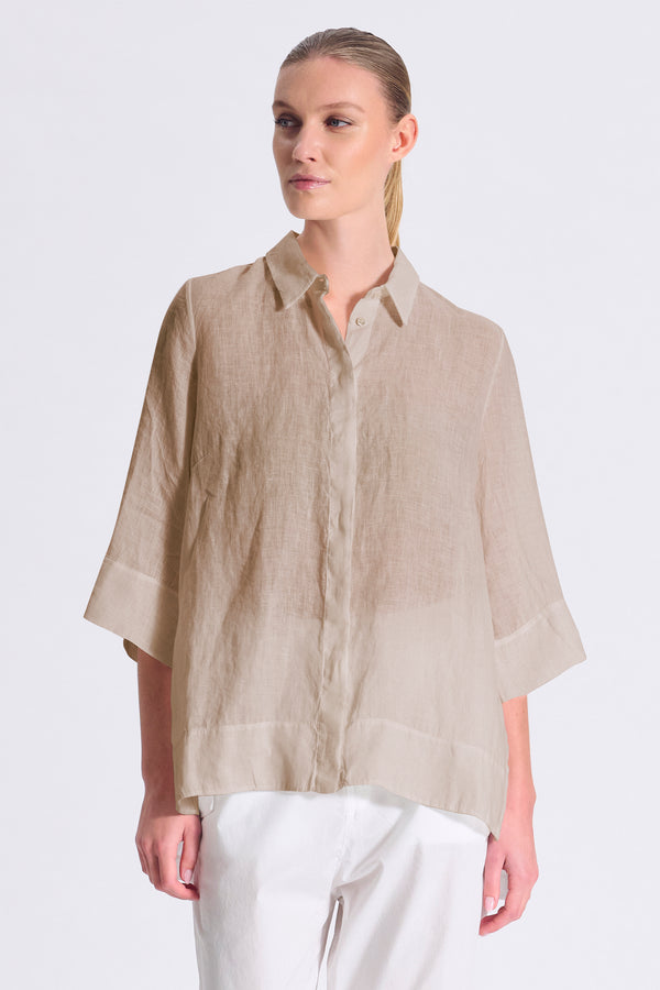 Camicia morbida realizzata in lino leggero, con maniche a tre quarti e spacchetti su fianchi | 1017.CFDTDC-5502.135