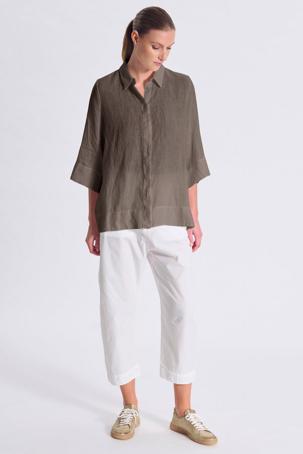 Camicia morbida realizzata in lino leggero, con maniche a tre quarti e spacchetti su fianchi | 1017.CFDTDC-5502.490