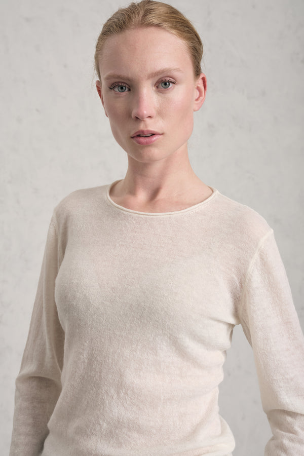 Boat-neck sweater in baby alpaca and wool yarn | 1019.CFDTDE-0901.105