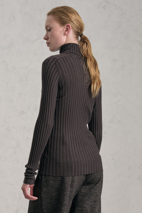 Turtleneck made of ultra-fine, wide-ribbed merino wool | 1019.CFDTDE-19542.490