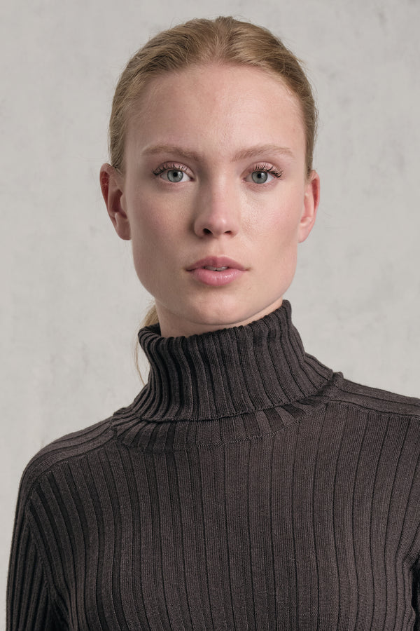 Rollkragenstrickpullover aus extrafeinem Merinowollgarn in breiter Rippenstruktur | 1019.CFDTDE-19542.490