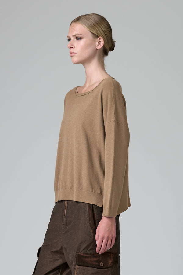 Maglia oversize in viscosa e lana. linea a scatola, collo a barchetta | 1016.CFDTRB11462.22