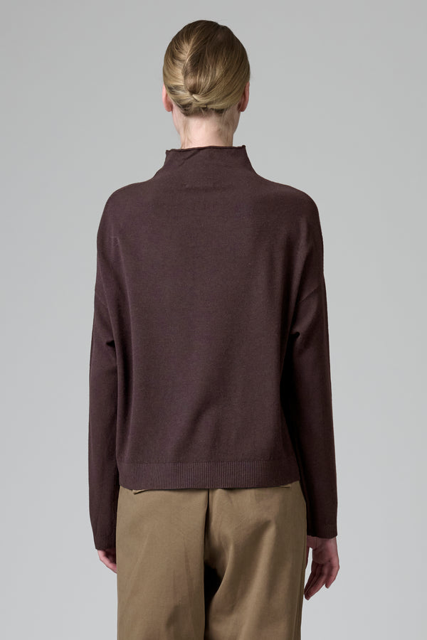 Maglia oversize in viscosa e lana. linea a scatola, collo a vulcano | 1016.CFDTRB11463.07