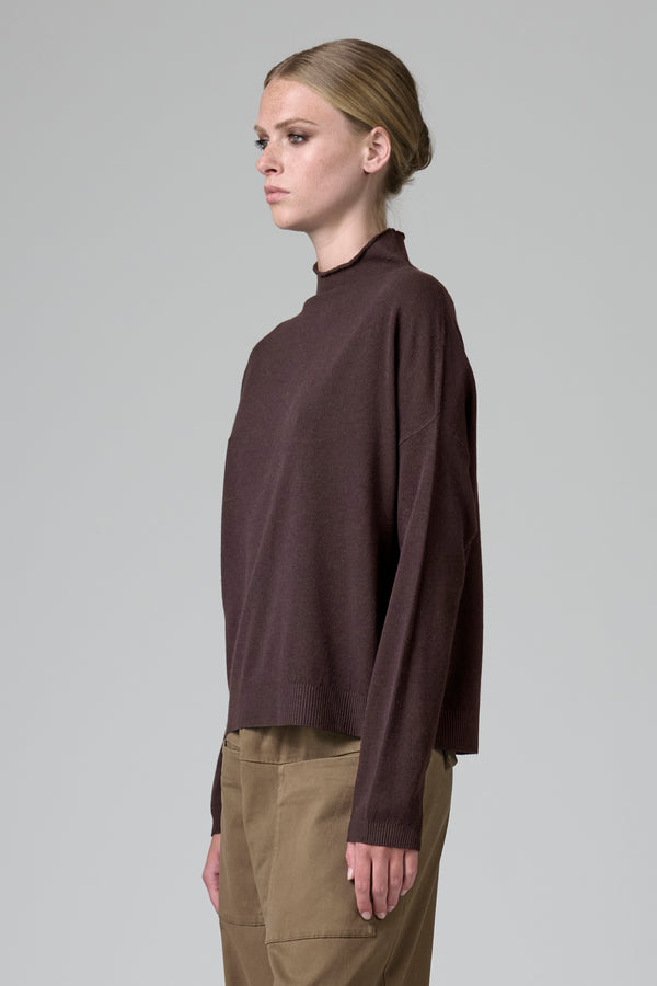 Maglia oversize in viscosa e lana. linea a scatola, collo a vulcano | 1016.CFDTRB11463.07