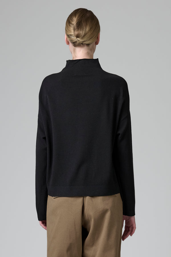 Maglia oversize in viscosa e lana. linea a scatola, collo a vulcano | 1016.CFDTRB11463.10