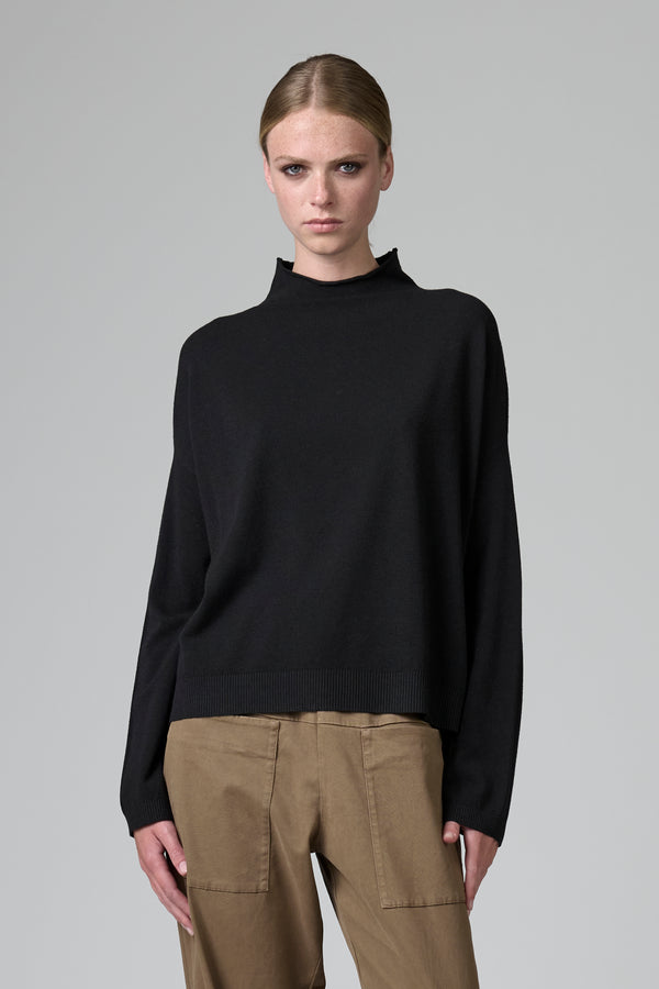 Maglia oversize in viscosa e lana. linea a scatola, collo a vulcano | 1016.CFDTRB11463.10