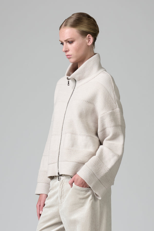 Giacca zippata in maglia di lana vergine con motivo a fasce | 1016.CFDTRB14490.01