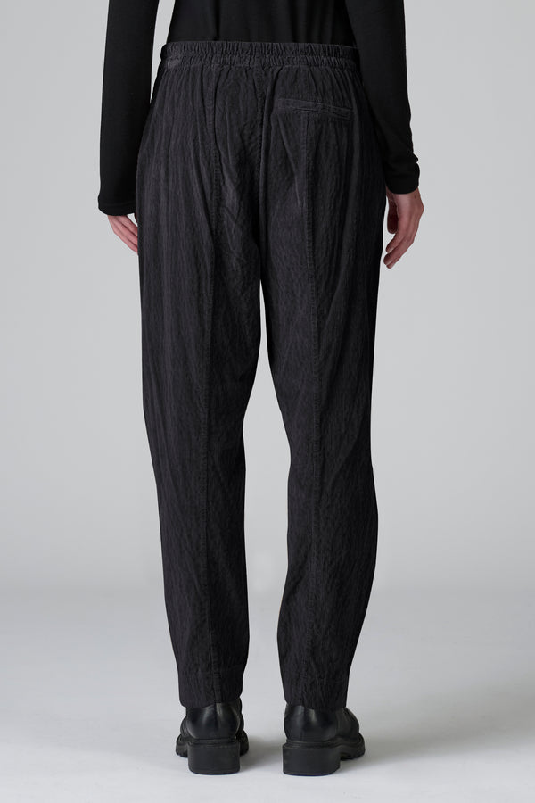 Pantalone regular fit in costina di velluto di viscosa e cotone stretch leggermente goffrato | 1016.CFDTRBP251.13