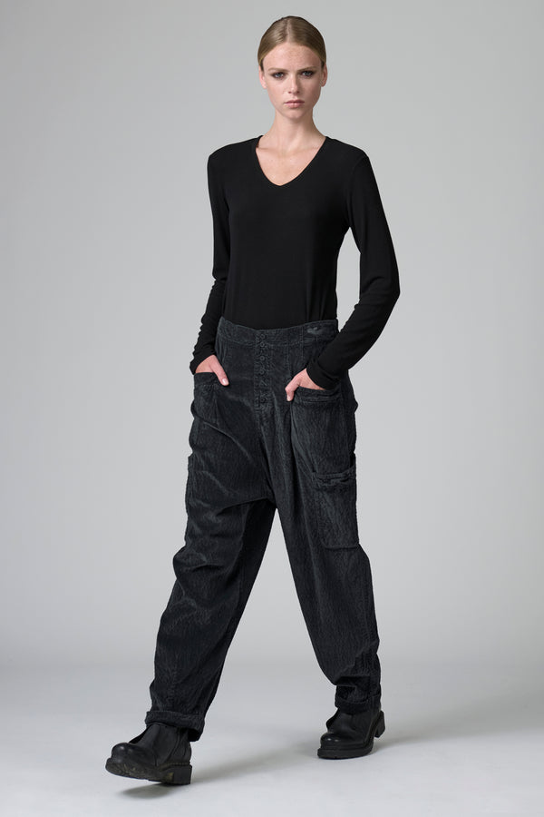 Pantalone cargo comfort fit a cavallo basso in costina di velluto di viscosa e cotone stretch goffrato | 1016.CFDTRBP254.13