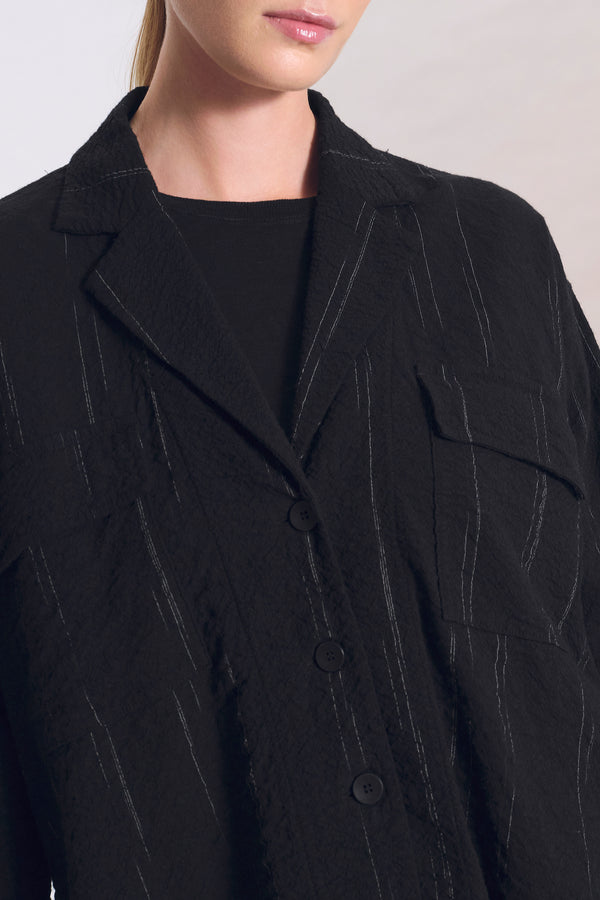 Oversize-Jacke und seitliche Schlitze am Saum aus Baumwolle und Viskose mit Nadelstreifen, leicht ga | 1017.CFDTRCB112.10