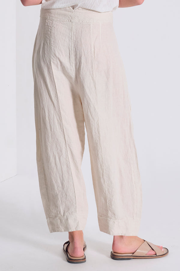 Pantalone a gamba larga, arquata e cavallo basso con ampie tasche a soffietto arrontondate | 1017.CFDTRCD1302.01