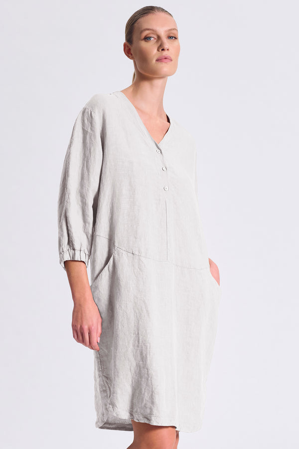 Abito ampio scollo a v in lino con inserti in viscosa e fondo stondato | 1017.CFDTRCD1304.00