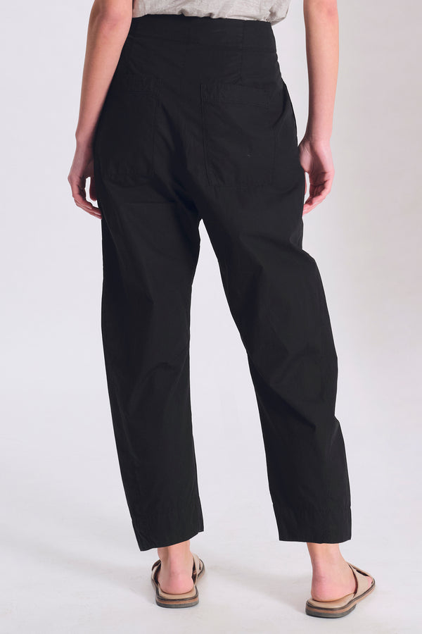 Pantalone comfort fit in tela di cotone con tasche a toppa dul retro | 1017.CFDTRCN231.10
