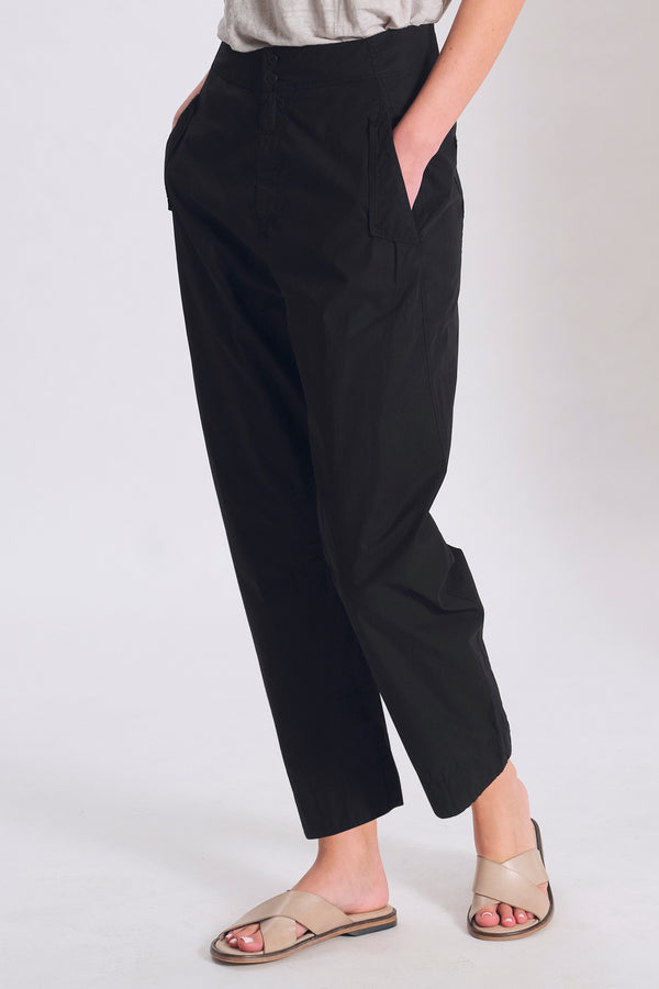 Pantalone comfort fit in tela di cotone con tasche a toppa dul retro | 1017.CFDTRCN231.10