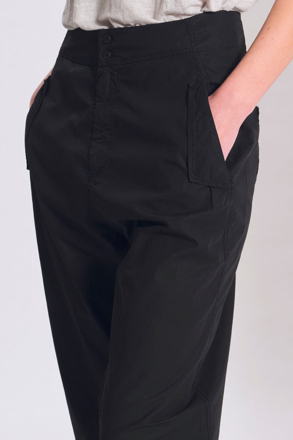 Pantalone comfort fit in tela di cotone con tasche a toppa dul retro | 1017.CFDTRCN231.10
