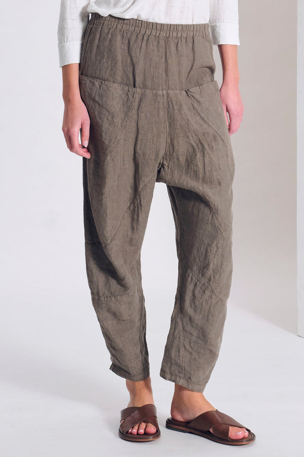 Low-crotch linen trousers with wide pockets and elastic waistband | 1017.CFDTRCD131.16