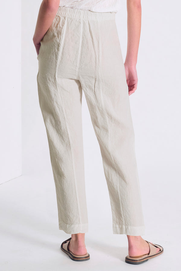 Comfort fit linen trousers. Back with elastic waist | 1017.CFDTRCD132.01
