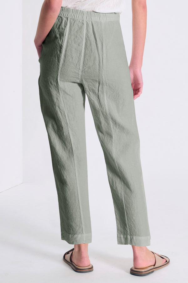 Comfort fit linen trousers. Back with elastic waist | 1017.CFDTRCD132.14