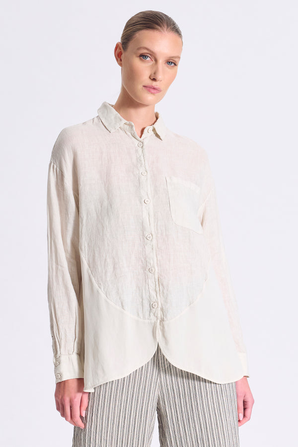 Camicia ampia in lino con inserto in viscosa e tasca a toppa sul davanti | 1017.CFDTRCE143.01