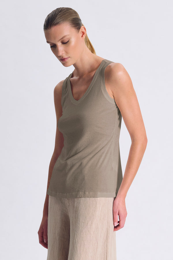 Canotta slim fit scollo a v in jersey di cotone crepe con tessuto a contrasto su collo e giromanica | 1017.CFDTRCG160.16