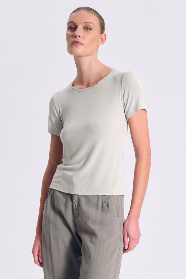 T-Shirt im Slim Fit, gerippt aus Stretch-Modal. Viskose-Georgette am Rundhals und am Ärmelsaum | 1017.CFDTRCI180.01