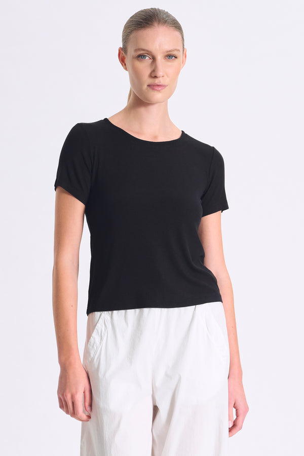 Slim fit T-shirt in light stretch ribbed modal. Insert in viscose georgette on the roundneck and cuf | 1017.CFDTRCI180.10