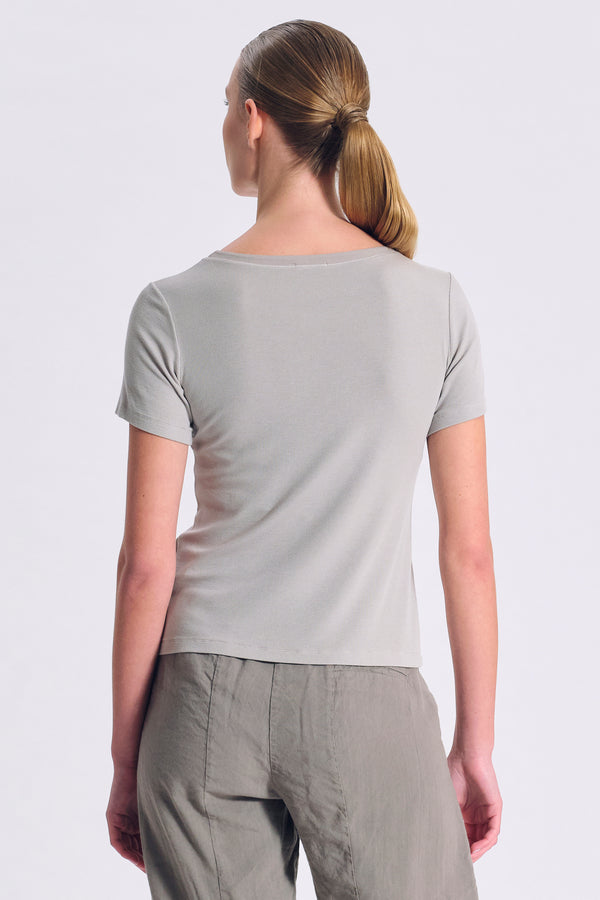 T-Shirt im Slim Fit, gerippt aus Stretch-Modal. Viskose-Georgette am Rundhals und am Ärmelsaum | 1017.CFDTRCI180.11