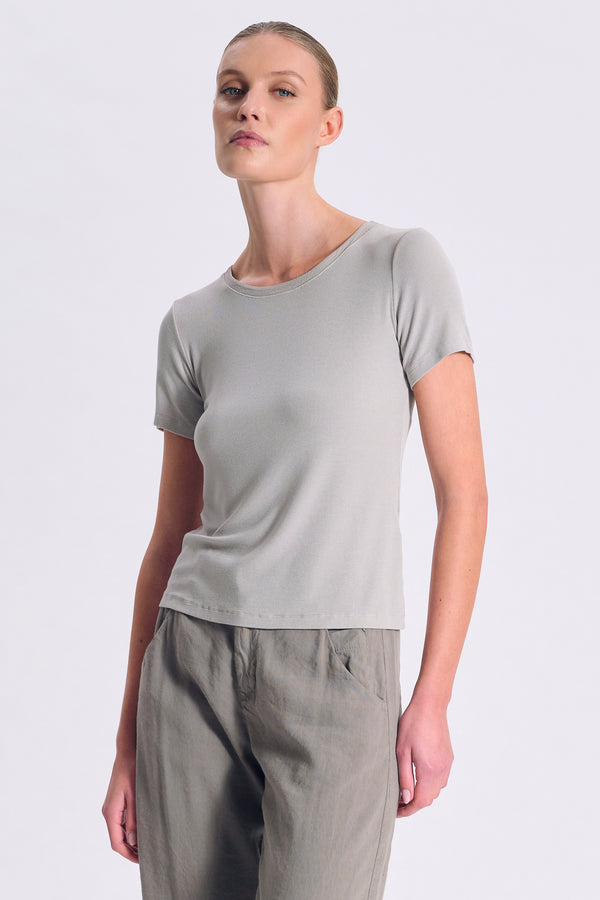 T-Shirt im Slim Fit, gerippt aus Stretch-Modal. Viskose-Georgette am Rundhals und am Ärmelsaum | 1017.CFDTRCI180.11