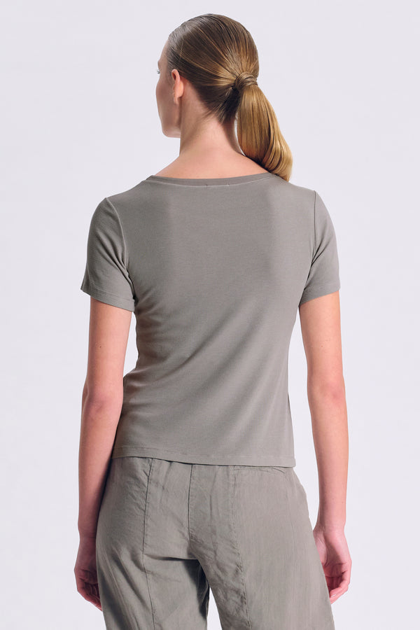 T-Shirt im Slim Fit, gerippt aus Stretch-Modal. Viskose-Georgette am Rundhals und am Ärmelsaum | 1017.CFDTRCI180.12