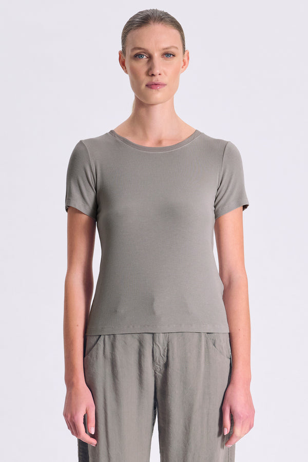 T-Shirt im Slim Fit, gerippt aus Stretch-Modal. Viskose-Georgette am Rundhals und am Ärmelsaum | 1017.CFDTRCI180.12