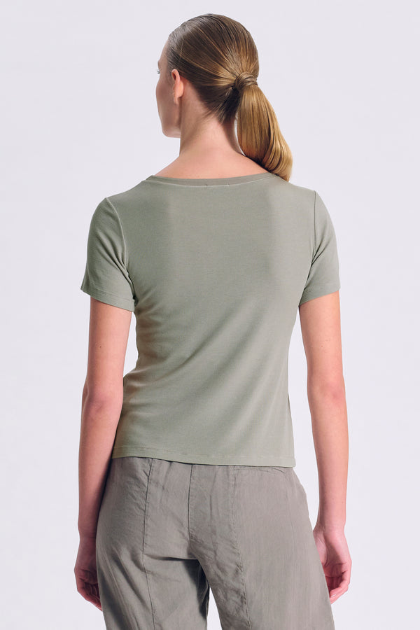 T-Shirt im Slim Fit, gerippt aus Stretch-Modal. Viskose-Georgette am Rundhals und am Ärmelsaum | 1017.CFDTRCI180.14