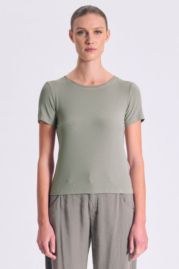 T-Shirt im Slim Fit, gerippt aus Stretch-Modal. Viskose-Georgette am Rundhals und am Ärmelsaum | 1017.CFDTRCI180.14
