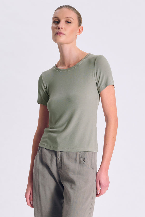 T-Shirt im Slim Fit, gerippt aus Stretch-Modal. Viskose-Georgette am Rundhals und am Ärmelsaum | 1017.CFDTRCI180.14