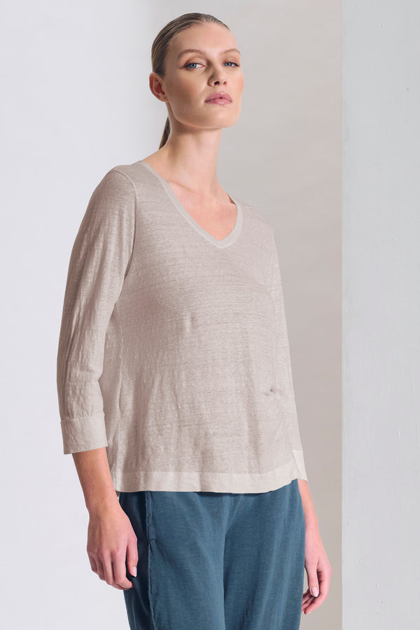 Shirt im Slim Fit mit V-Ausschnitt aus geripptem Strick, Ärmellänge bis Ellbogen aus Leinenjersey | 1017.CFDTRCK207.21