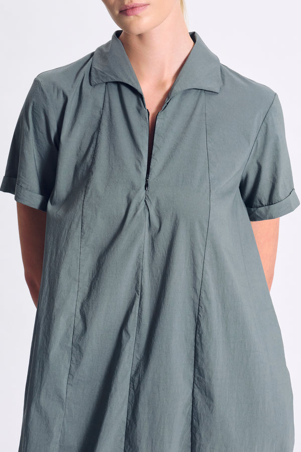 Abito manica corta dalla linea bombeè con zip sul davanti in popeline stretch | 1017.CFDTRCM225.04