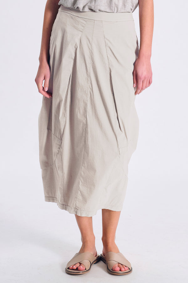 Gonna in popeline stretch dalla linea bombeè con pieghe sul davanti ed elastico dietro | 1017.CFDTRCM226.01