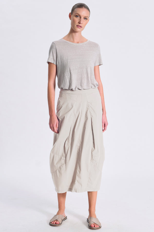 Gonna in popeline stretch dalla linea bombeè con pieghe sul davanti ed elastico dietro | 1017.CFDTRCM226.01