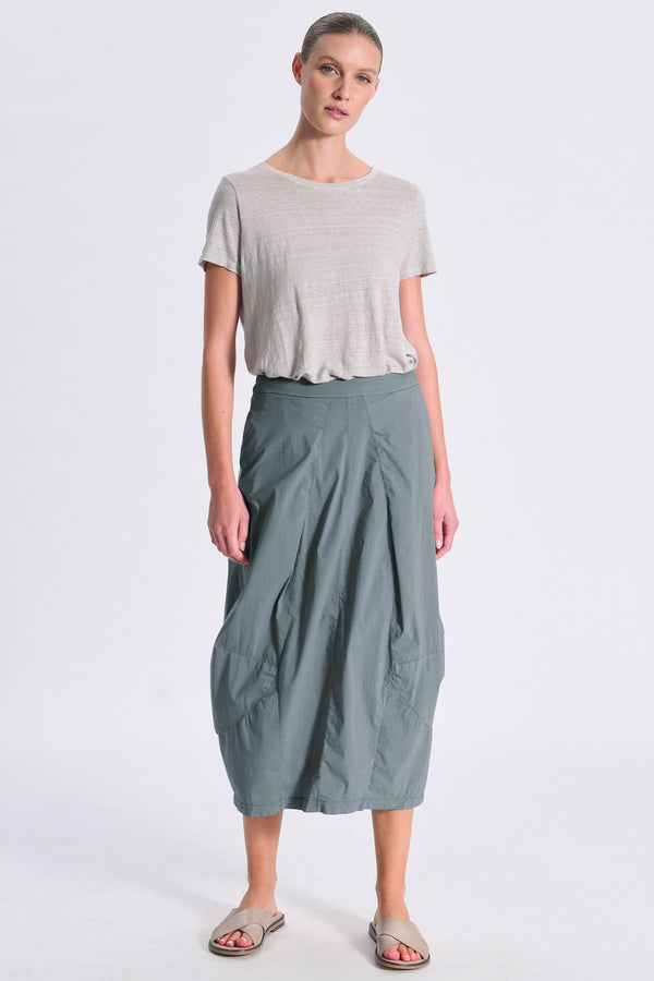 Gonna in popeline stretch dalla linea bombeè con pieghe sul davanti ed elastico dietro | 1017.CFDTRCM226.04