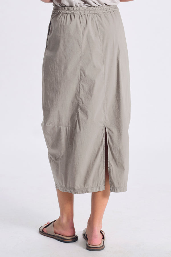 Gonna in popeline stretch dalla linea bombeè con pieghe sul davanti ed elastico dietro | 1017.CFDTRCM226.12