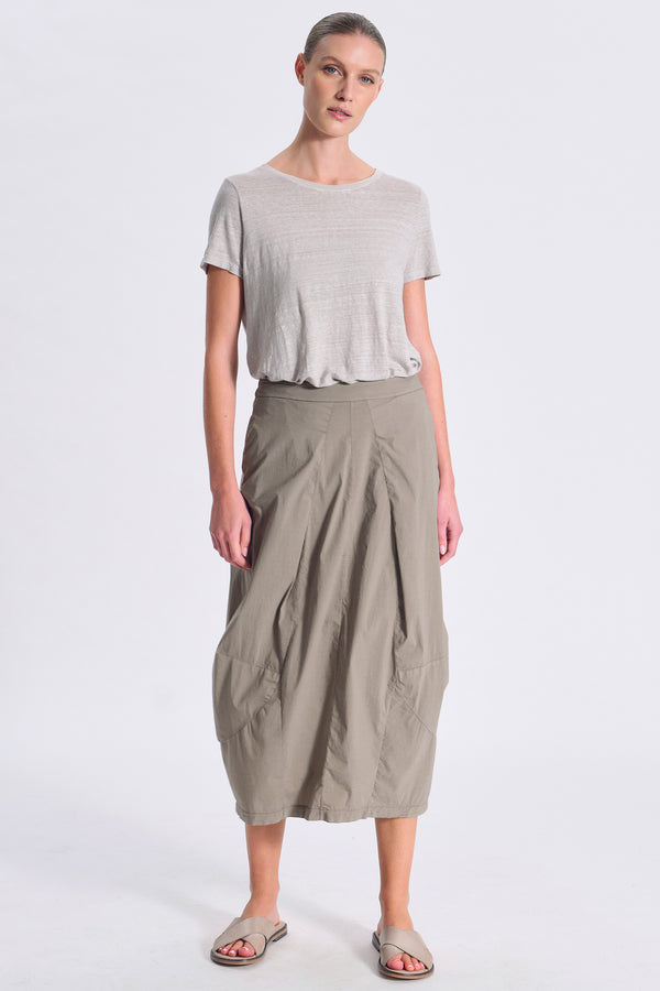 Gonna in popeline stretch dalla linea bombeè con pieghe sul davanti ed elastico dietro | 1017.CFDTRCM226.16