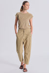 Comfort fit trousers in light cotton with patch pockets on the back | 1017.CFDTRCN231.03