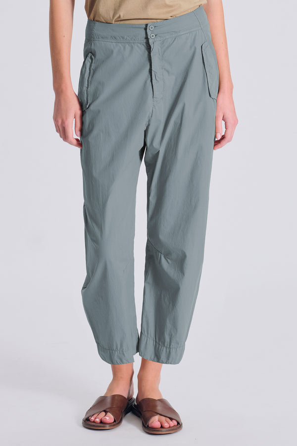 Pantalone comfort fit in tela di cotone con tasche a toppa dul retro | 1017.CFDTRCN231.04