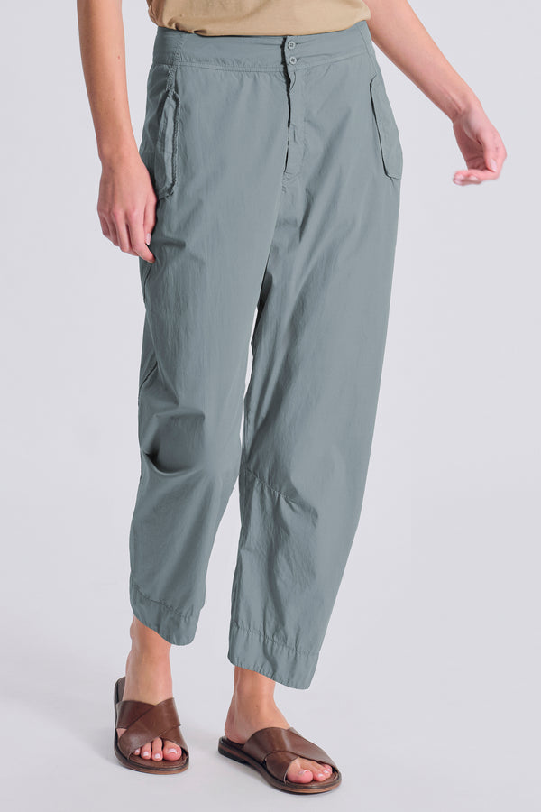 Pantalone comfort fit in tela di cotone con tasche a toppa dul retro | 1017.CFDTRCN231.04