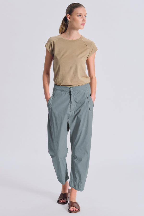 Pantalone comfort fit in tela di cotone con tasche a toppa dul retro | 1017.CFDTRCN231.04